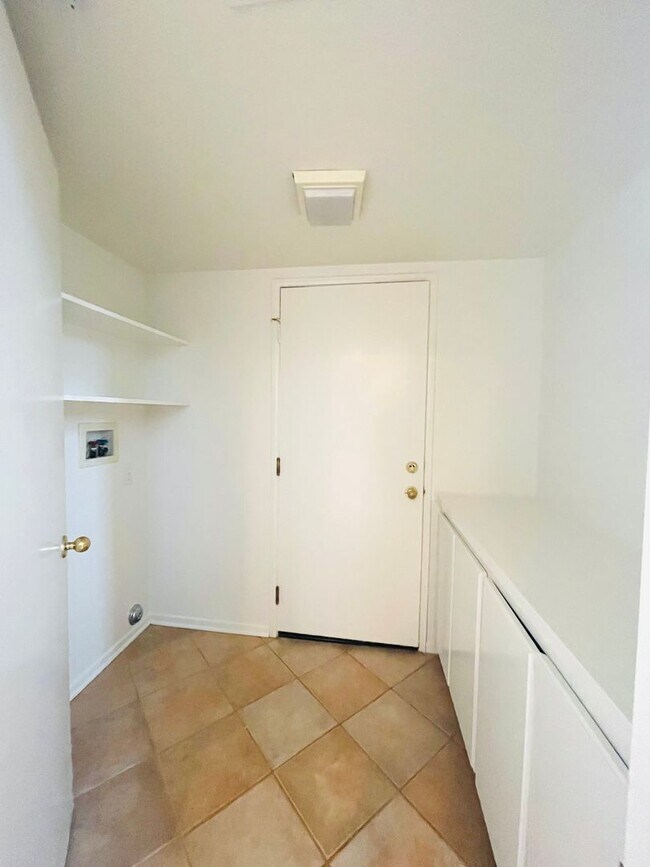 Building Photo - Heart of Ventura Living: Elegant Two-Story...