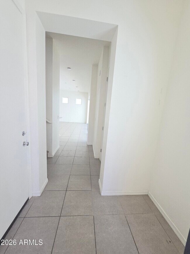 Building Photo - 221 E Balsam Dr