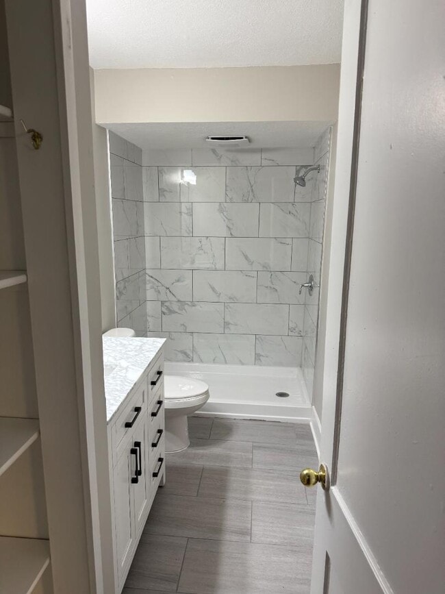 Building Photo - 3553 Dupont Ave S