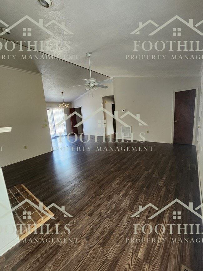 Building Photo - 702 Beagle Run