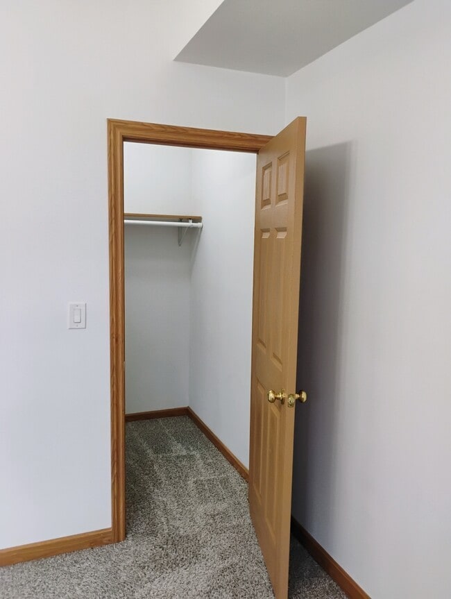 Building Photo - 397 Alles St