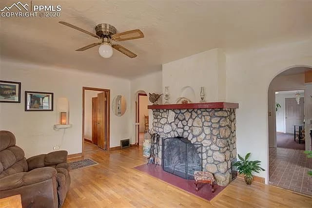 Building Photo - 1017 Iowa Ave