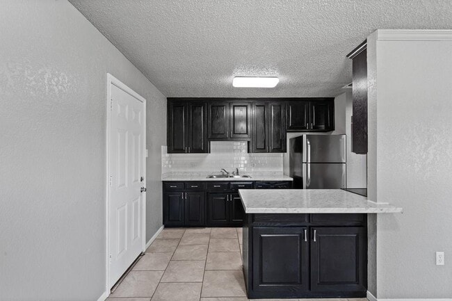 Building Photo - 580 Plaza Ct