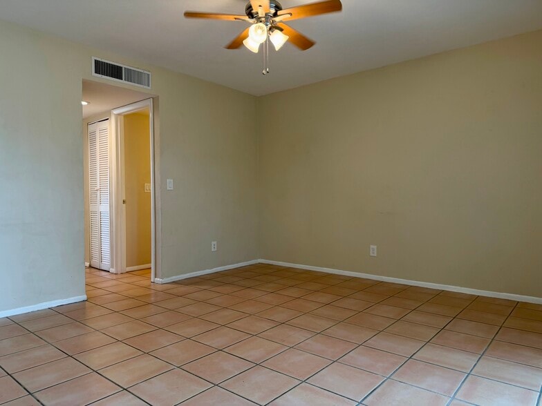 Building Photo - 2755 W Anklam Rd