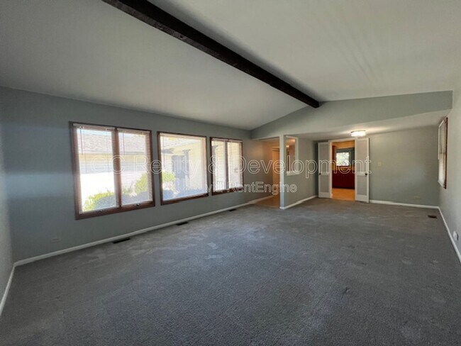 Building Photo - 1536 Young Cir