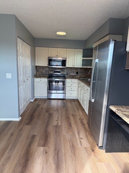 Building Photo - 8160 Egret Rd