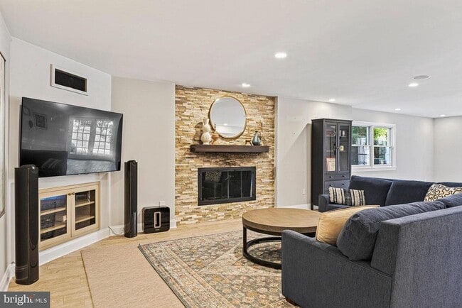 Building Photo - 1107 Savile Ln
