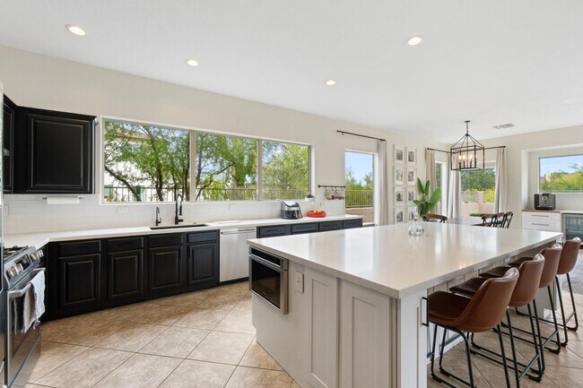 Building Photo - 5404 E Lonesome Trail