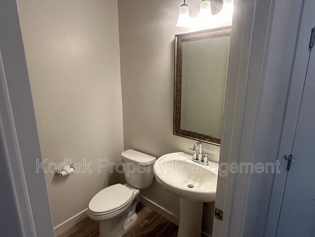 Building Photo - 1028 E Bigelow Ave