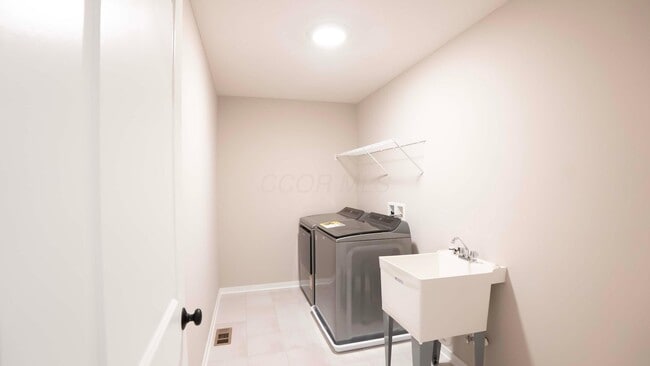 Building Photo - 1717 Longhill Dr