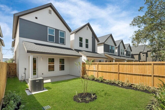 Building Photo - 5622 Bertellis Ln