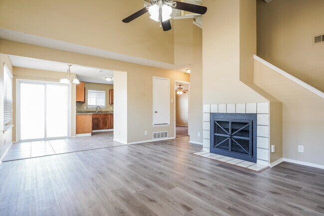 Building Photo - 1433 Grovecrest Dr