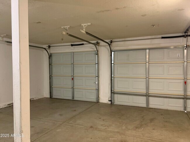 Building Photo - 3611 N 109th Dr