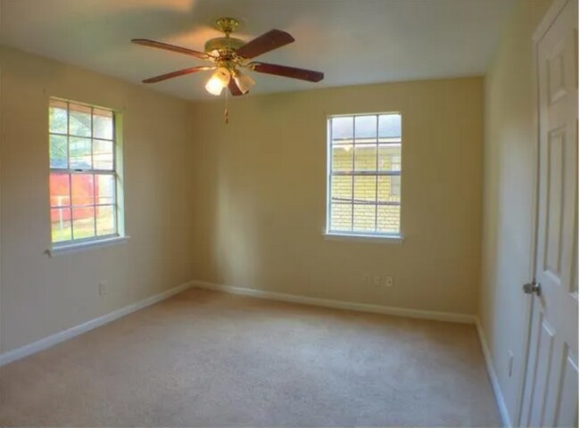 Building Photo - 112 Dewald Ln