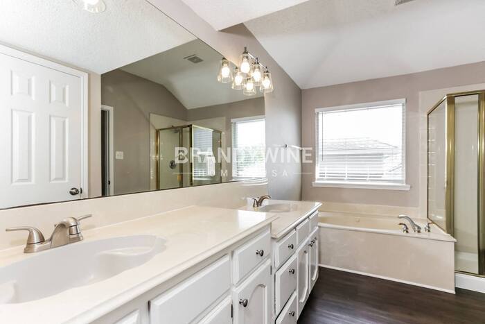 Building Photo - 1520 Warwick Dr