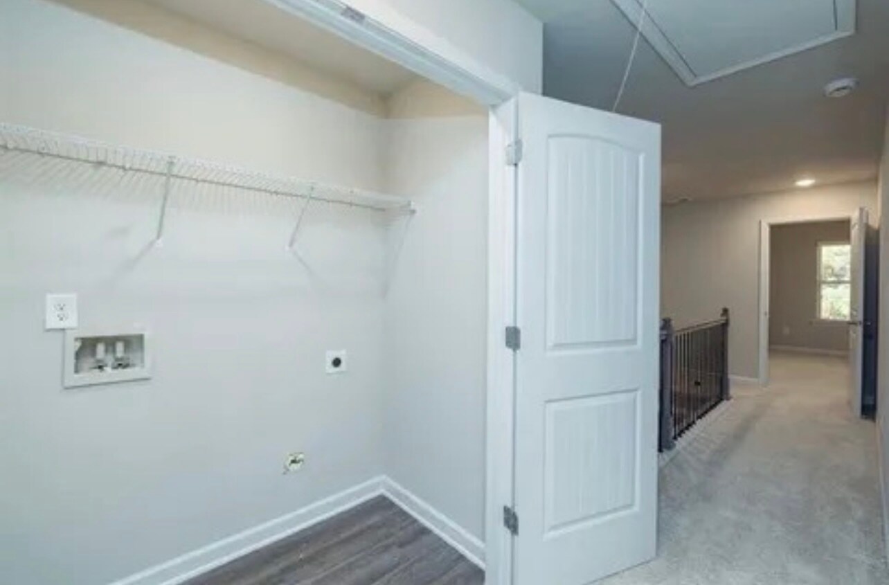 Building Photo - 275 Turtle Creek Dr