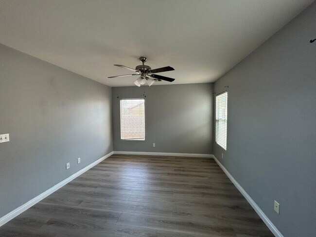 Building Photo - Silverado Ranch 3 bedroom