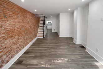 Building Photo - 1725 Monument St