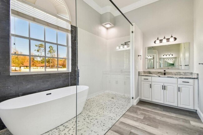 Building Photo - 6644 Country Club Rd