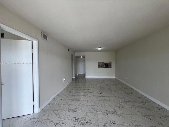 Building Photo - 480 W Park Dr