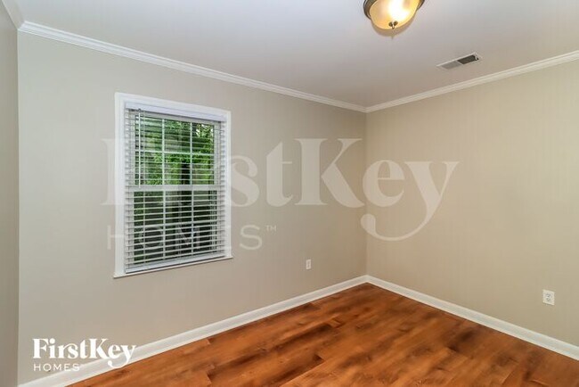 Building Photo - 7625 Summerwood Ln