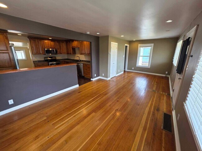 Building Photo - Your Dream Haven Awaits