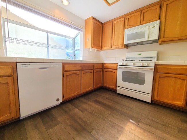 Building Photo - Two-Story, 2-Bedroom Mountain Vista Townho...