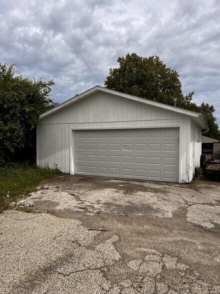 Building Photo - 10402 W Jonen St