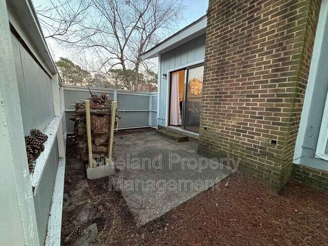 Building Photo - 2012 Lakemeadow Dr