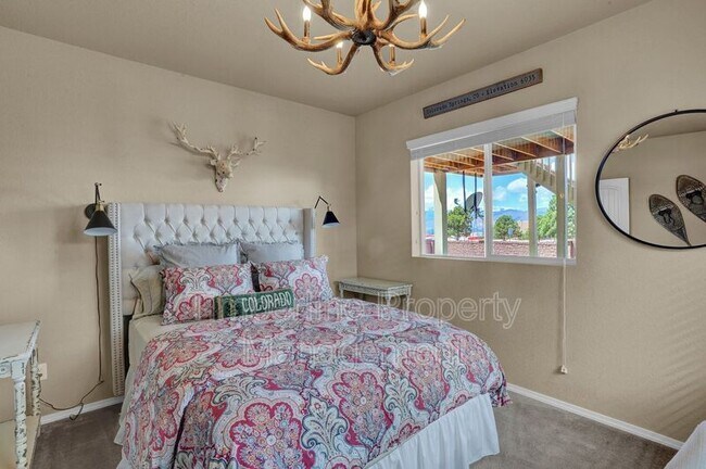Building Photo - 10744 Echo Canyon Dr