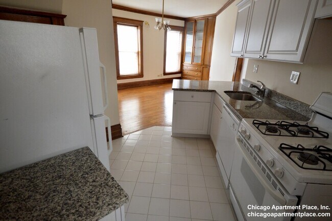 Building Photo - 2329 N Halsted St