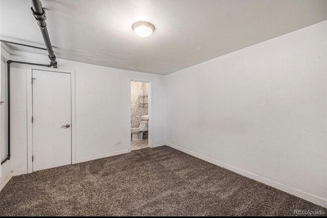 Building Photo - Great Capital Hill 1 Bedroom Garden Level Condo/ Utilities Included