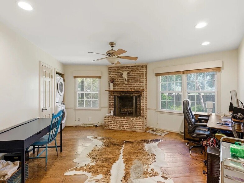 Building Photo - 4172 Honeycomb Dr