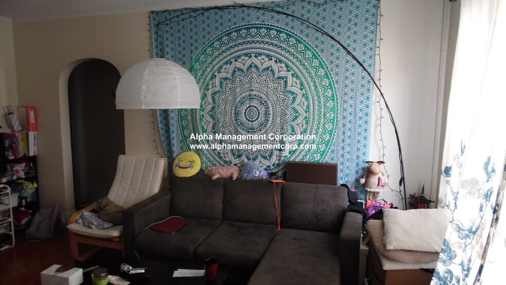 Building Photo - 349 Pleasant St