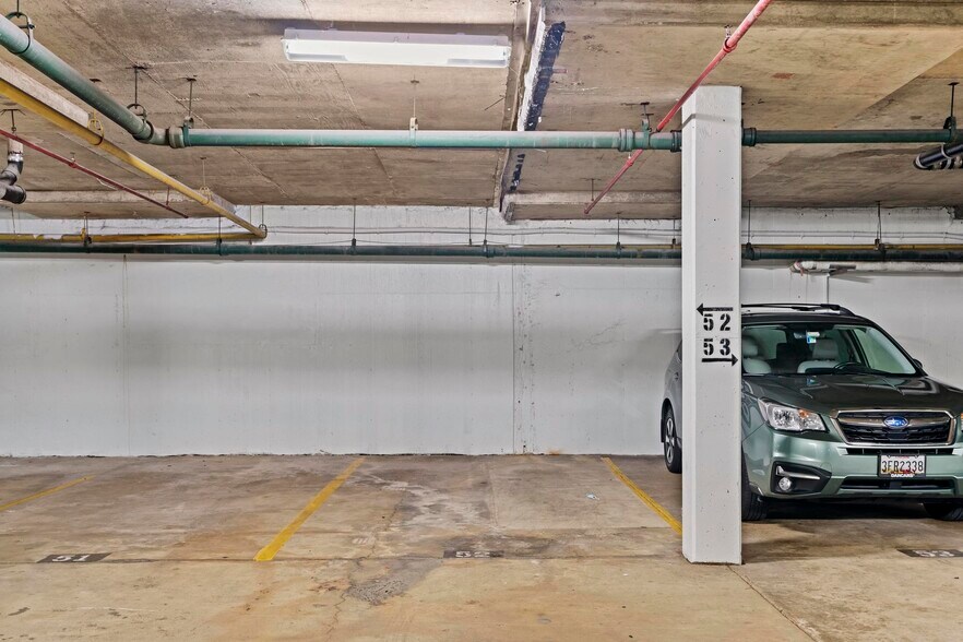 Garage parking space 52 - 118 Monroe St