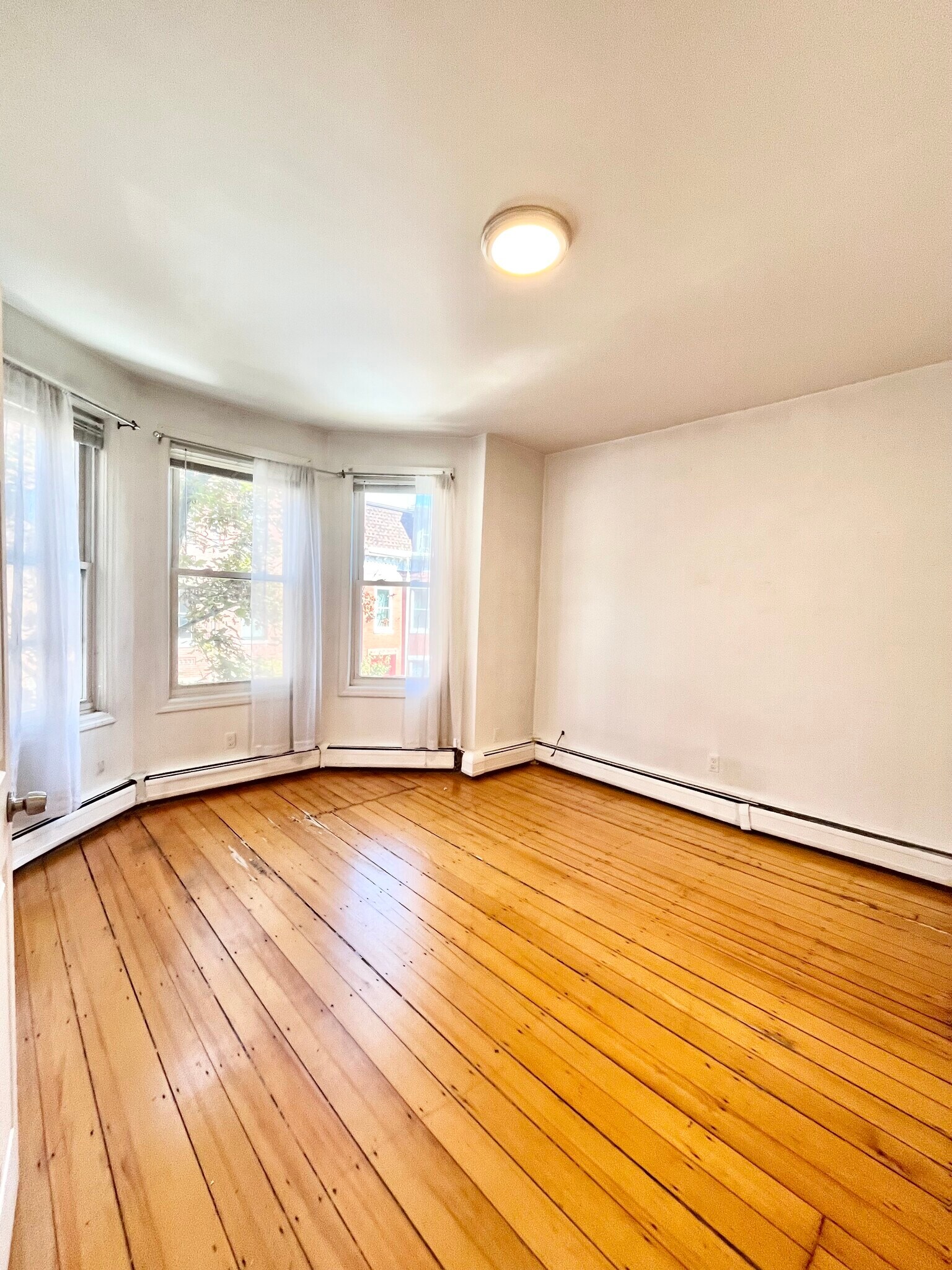 Building Photo - 52 Delle Ave