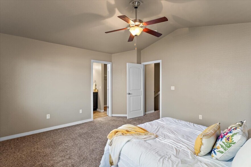 Building Photo - 6137 Popper Dr