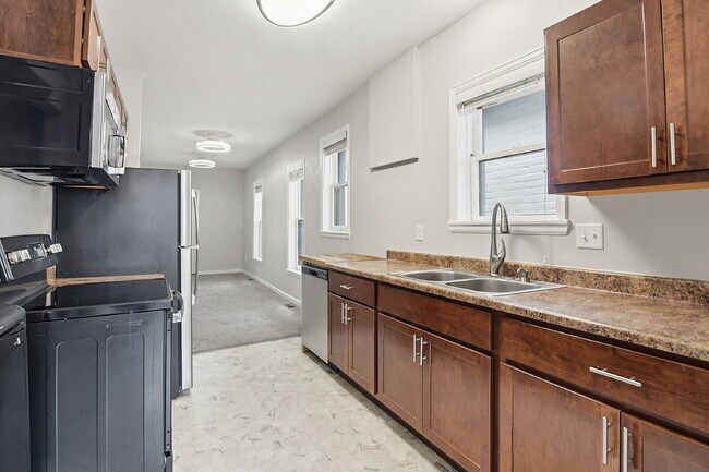Building Photo - $2,995.95- 3 Bed, 2 Bath Home in Highlands Ranch with In Unit Laundry!