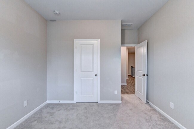 Building Photo - 4655 White St