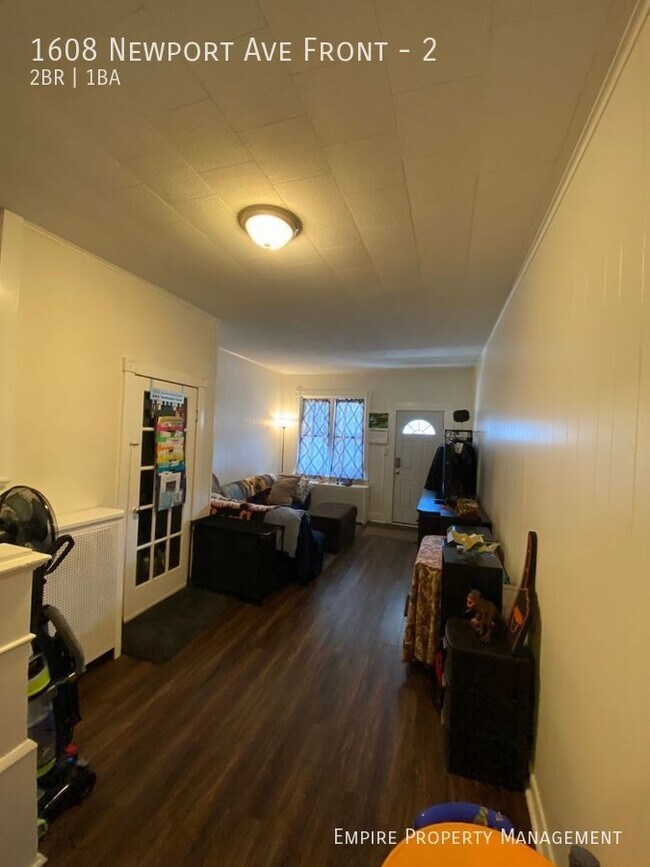 Building Photo - 1st and 2nd Floor: 2 Bedroom / 1 Bathroom ...