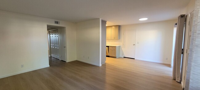 Building Photo - Parkside Ventura 2+1 Ground level Condo - ...