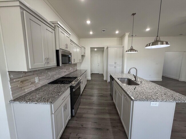 Building Photo - 405 Ranger St