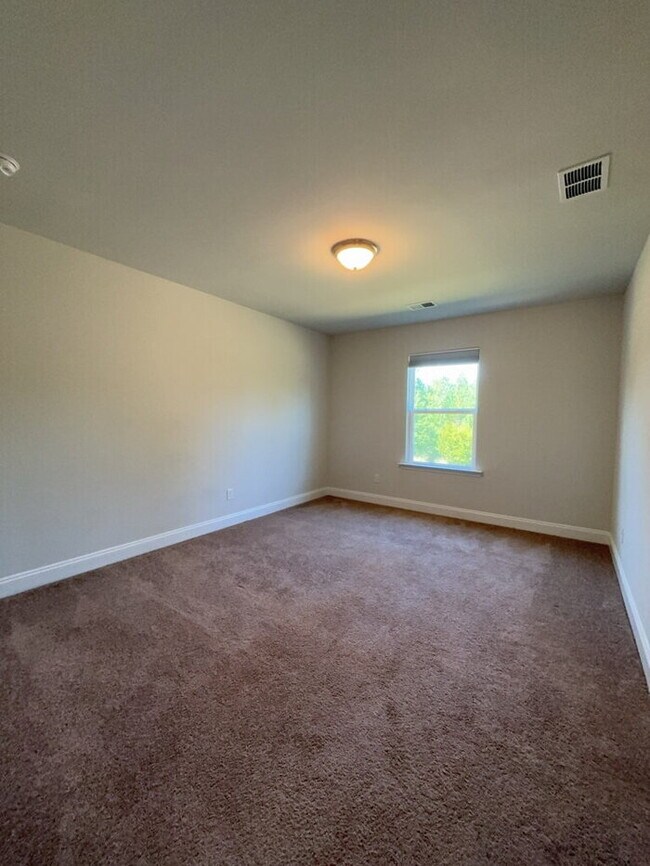 Building Photo - 203 Hayworth Rd