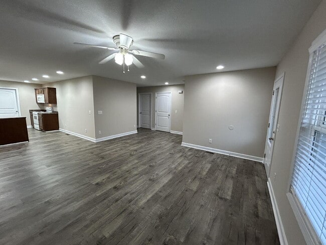 Building Photo - 146 Harp Ave