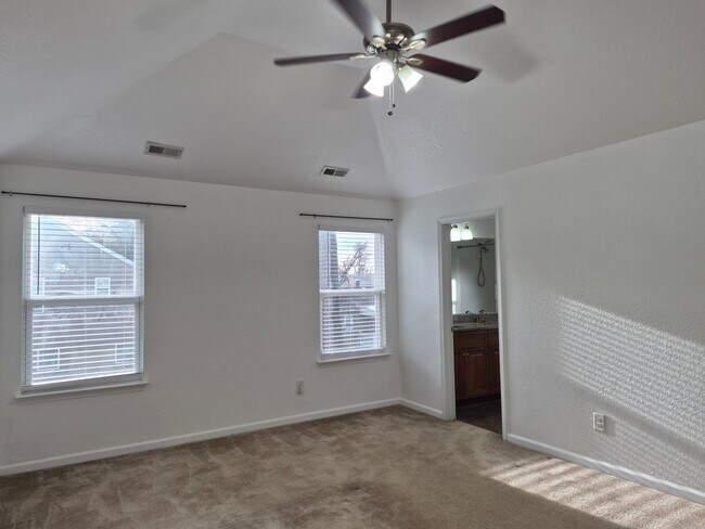 Building Photo - 1723 Fisher Ave