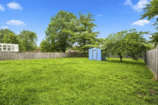 Building Photo - 511 E Dyann Dr