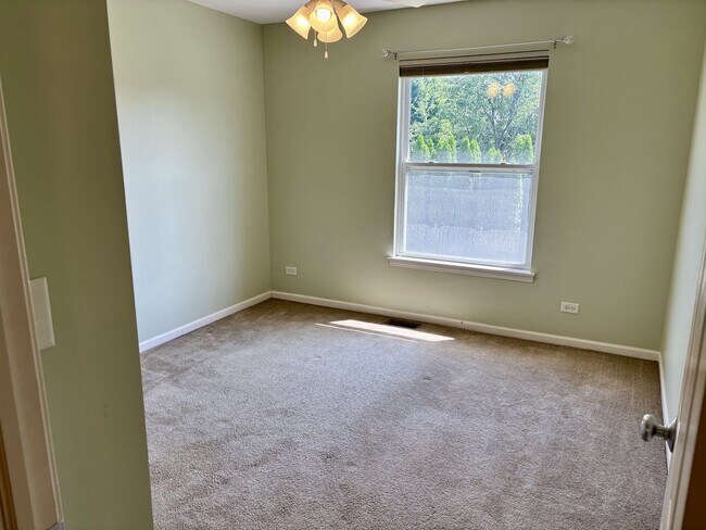 Building Photo - 624 Vista Dr