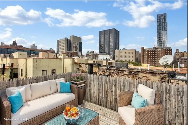 Primary Photo - 724 Tenth Avenue