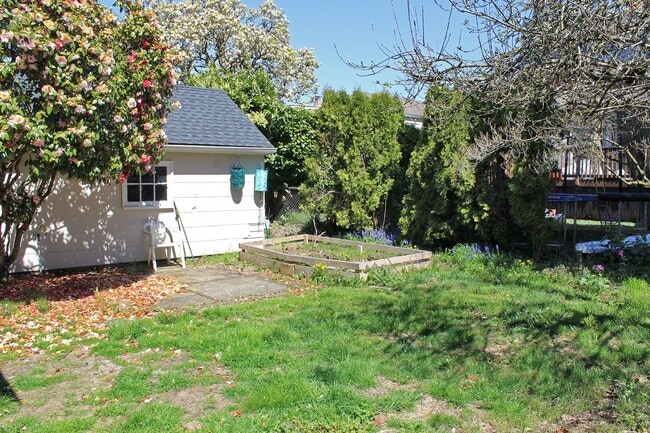 Building Photo - 3006 NE 66th Ave