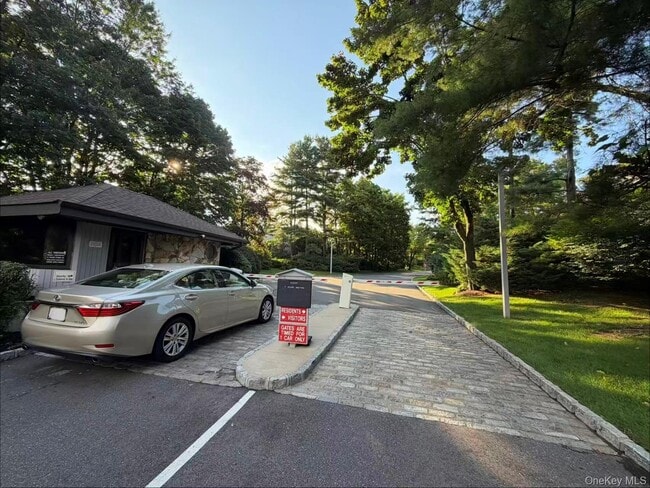 Building Photo - 137 Foxwood Dr